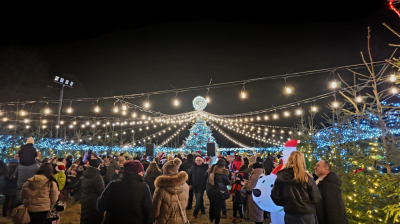 Świąteczna Kraina ruszyła w Starym Wielisławiu. Iluminacje zachwycają [MN&Oacute;STWO ZDJĘĆ]