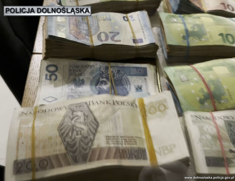 Kontrterroryści w akcji, działania służb w powiecie zgorzeleckim. Przejęto miliony papierosów [WIDEO] - 0