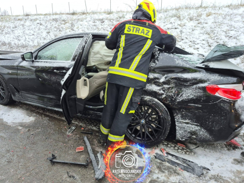Śnieg zasypuje drogi na Dolnym Śląsku. Karambol na autostradzie A4, trasa jest zablokowana [ZDJĘCIA] - 11