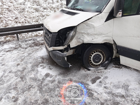 Śnieg zasypuje drogi na Dolnym Śląsku. Karambol na autostradzie A4, trasa jest zablokowana [ZDJĘCIA] - 17