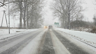 Śnieg zasypuje drogi na Dolnym Śląsku. Karambol na autostradzie A4, trasa jest zablokowana [ZDJĘCIA] - 5