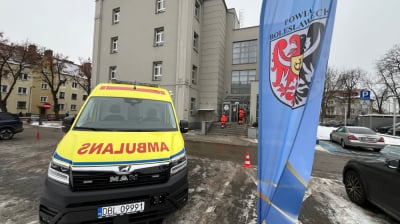 Sprzęt, kt&oacute;ry ratuje życie. Bolesławieccy ratownicy z nowymi defibrylatorami