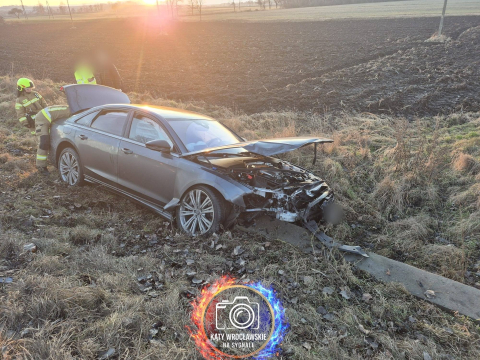 Droga krajowa numer 8 była zablokowana. Zderzyły się trzy samochody, jedna osoba w szpitalu [ZDJĘCIA] - 3
