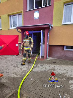 Tragiczny pożar mieszkania w Jaworze. Nie żyje 70-letni mężczyzna - 0