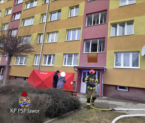 Tragiczny pożar mieszkania w Jaworze. Nie żyje 70-letni mężczyzna - 5