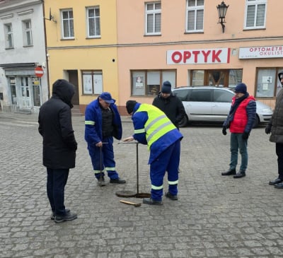 Część mieszkańc&oacute;w Jawora bez wody. Na ulicach beczkowozy