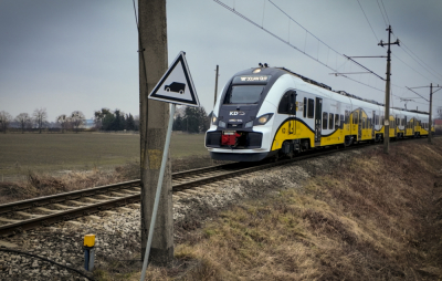 Autobusy zamiast pociąg&oacute;w. Utrudnienia na linii Wrocław - Trzebnica