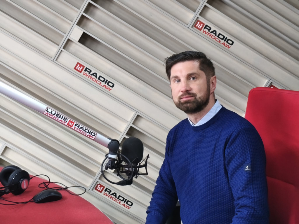 m-Obywatel przypomni o szczepieniu psa? Nowy system wesprze obowiązkowe czipowanie zwierząt - Sebastian Przeniosło opowiada o przyszłości, jaka czeka nas w kwestii czipowania zwierząt