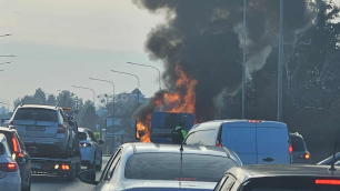 Pożar ciężar&oacute;wki w Mirkowie. Duże korki na drodze w kierunku Wrocławia