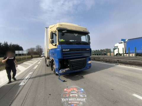 Autostrada A4 była zablokowana niedaleko Wrocławia. Zderzyły się trzy ciężarówki [ZDJĘCIA] - 1