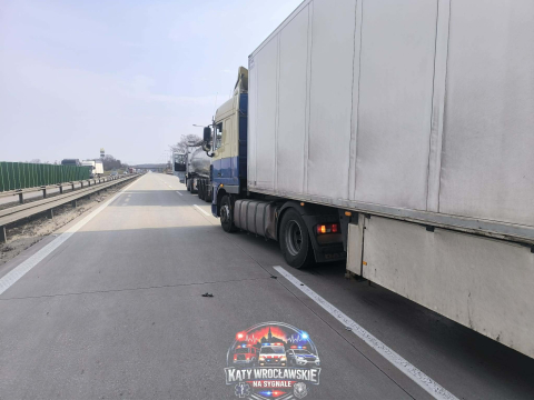 Autostrada A4 była zablokowana niedaleko Wrocławia. Zderzyły się trzy ciężarówki [ZDJĘCIA] - 2