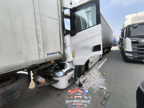 Autostrada A4 była zablokowana niedaleko Wrocławia. Zderzyły się trzy ciężarówki [ZDJĘCIA] - 6