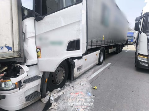 Autostrada A4 była zablokowana niedaleko Wrocławia. Zderzyły się trzy ciężarówki [ZDJĘCIA] - 7