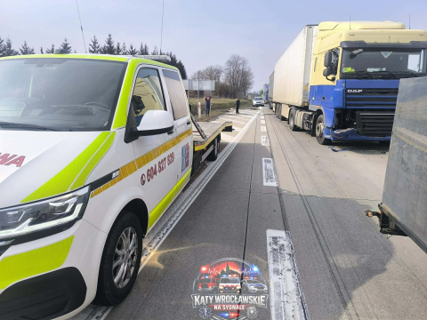Autostrada A4 była zablokowana niedaleko Wrocławia. Zderzyły się trzy ciężarówki [ZDJĘCIA] - 8