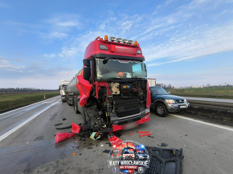 Ogromny korek na A4 po zderzeniu ciężarówek. Utrudnienia mogą potrwać kilka godzin [ZDJĘCIA] - 2
