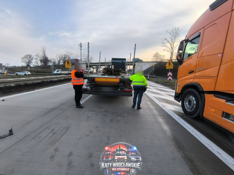 Ogromny korek na A4 po zderzeniu ciężarówek. Utrudnienia mogą potrwać kilka godzin [ZDJĘCIA] - 3
