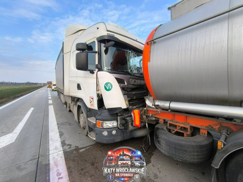 Ogromny korek na A4 po zderzeniu ciężarówek. Utrudnienia mogą potrwać kilka godzin [ZDJĘCIA] - 4