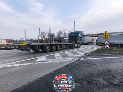 Ogromny korek na A4 po zderzeniu ciężarówek. Utrudnienia mogą potrwać kilka godzin [ZDJĘCIA] - 5