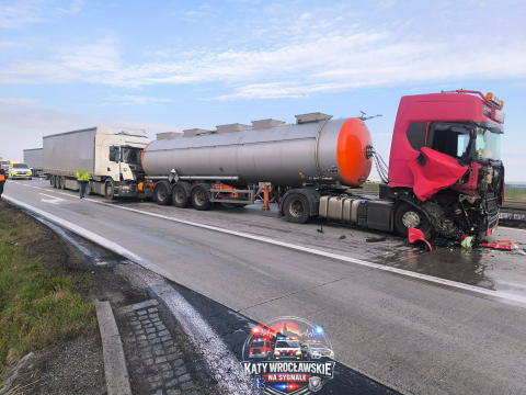 Ogromny korek na A4 po zderzeniu ciężarówek. Utrudnienia mogą potrwać kilka godzin [ZDJĘCIA] - 6