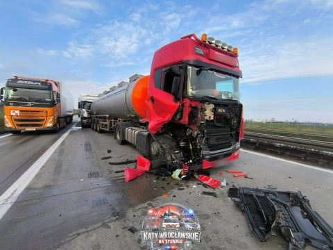 Ogromny korek na A4 po zderzeniu ciężarówek. Utrudnienia mogą potrwać kilka godzin [ZDJĘCIA] - 7
