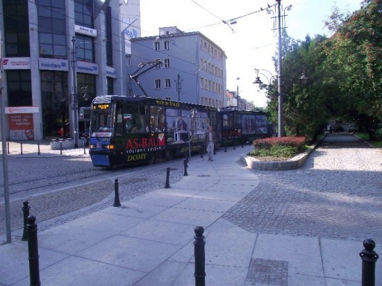 Tramwaj wyskoczył z szyn (Zobacz) - 0