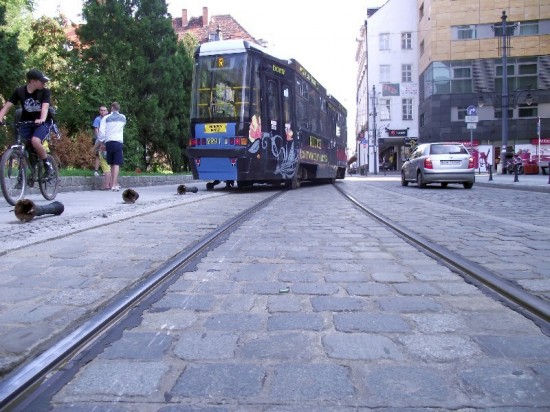 Tramwaj wyskoczył z szyn (Zobacz) - 2