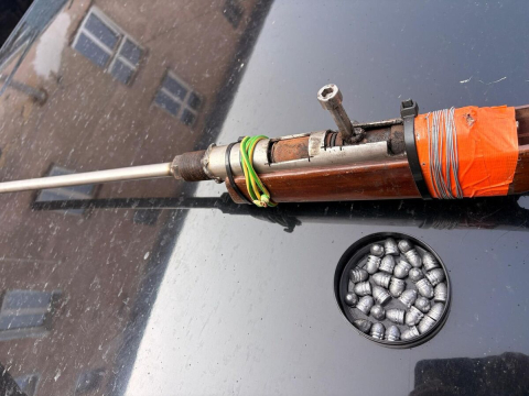 Policjanci złapali sprawcę eksplozji na terenie Wrocławia. Bomby konstruował we własnym domu - 3
