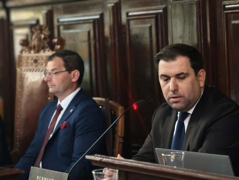 Jawor: Kontrowersyjna uchwała antyimigracyjna uchylona. W grę wchodziło 240 mln złotych - 1