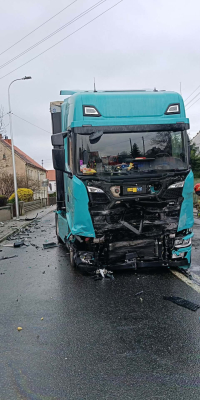 Tragedia na DK8. Trzy osoby nie żyją po zderzeniu z ciężarówką na łuku drogi - 0