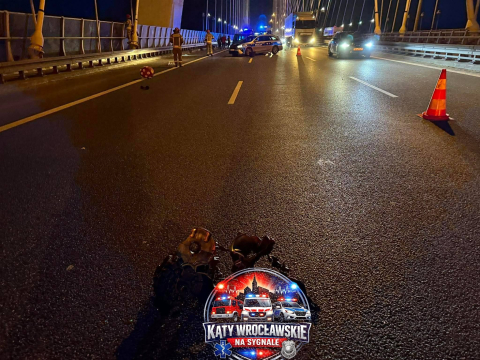 Wypadek na Moście Rędzińskim. Z samochodu aż wypadł silnik! [ZDJĘCIA] - 1