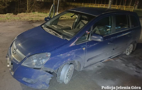 Kompletnie pijana jechała samochodem bez dwóch opon. "Z pojazdu odpadały elementy" [ZDJĘCIA] - 0