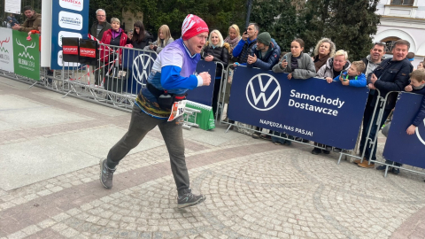 Półmaraton u stóp Karkonoszy. Startowało blisko 2000 uczestników  - 2