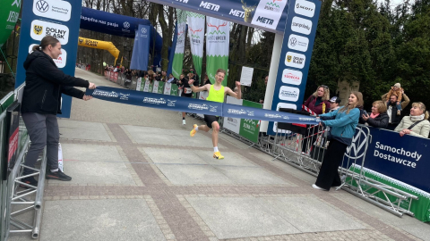 Półmaraton u stóp Karkonoszy. Startowało blisko 2000 uczestników  - 3