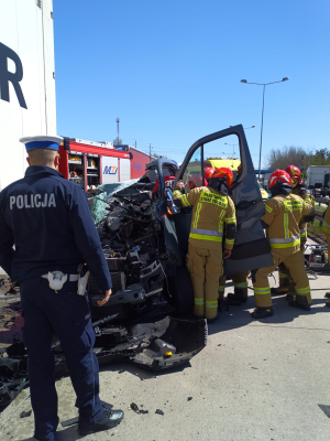 "Kierowca busa cudem ocalał". O włos od tragedii na autostradzie A4 [ZDJĘCIA] - 0