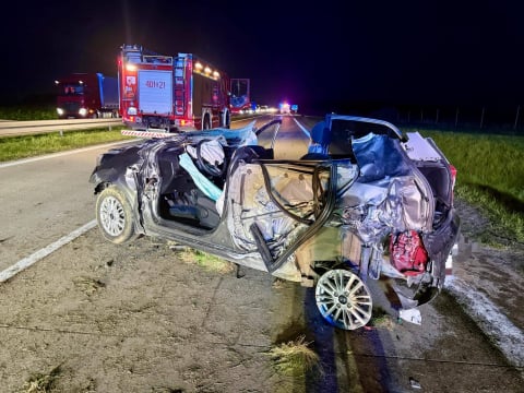 Zderzenie dwóch samochodów na A4. Trzy osoby są ranne, jedna jest poszukiwana - 1