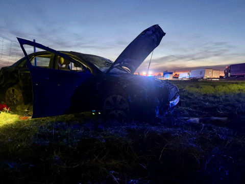 Zderzenie dwóch samochodów na A4. Trzy osoby są ranne, jedna jest poszukiwana - 4