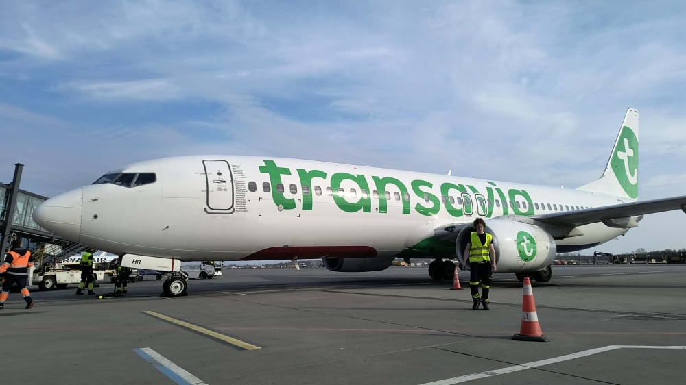 Transavia zawiesza część lotów. Czy nowe połączenie z Wrocławia jest zagrożone? - Kryzys paliwowy uderza w loty. Transavia odwołuje część rejsów i podnosi ceny.