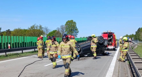 Dachowanie na autostradzie A4. Dwie osoby ranne, trasa była zablokowana [AKTUALIZACJA] - 0
