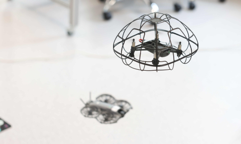 Klasy dronowe we Wrocławiu. Cztery szkoły będą uczyć pilotażu i programowania dronów - 0