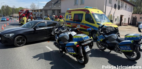 Jelenia Góra: Motocyklista trafił do szpitala po zderzeniu z BMW. Policja szuka świadków - 0