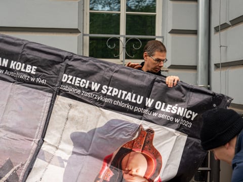 Grzegorz Braun znów nie usłyszał zarzutów. "Opuścił gabinet prokuratora" - 7