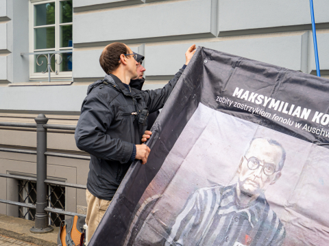 Grzegorz Braun znów nie usłyszał zarzutów. "Opuścił gabinet prokuratora" - 3