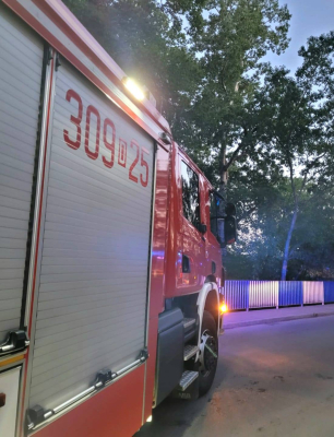 Samochód wpadł do rzeki pod Wrocławiem. Kierowcę z wraku wyciągnęli świadkowie - 2