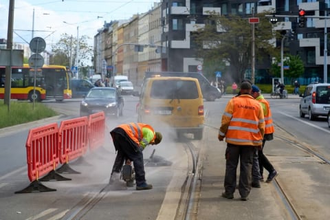 Wykolejenie tramwaju w centrum Wrocławia. Naprawa torowiska przedłużyła się do piątku - 2