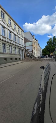 Zawaliła się kamienica w Görlitz. Nieoficjalnie: mogło dojść do wybuchu. Strażacy z Polski przeszukują rumowisko - 4