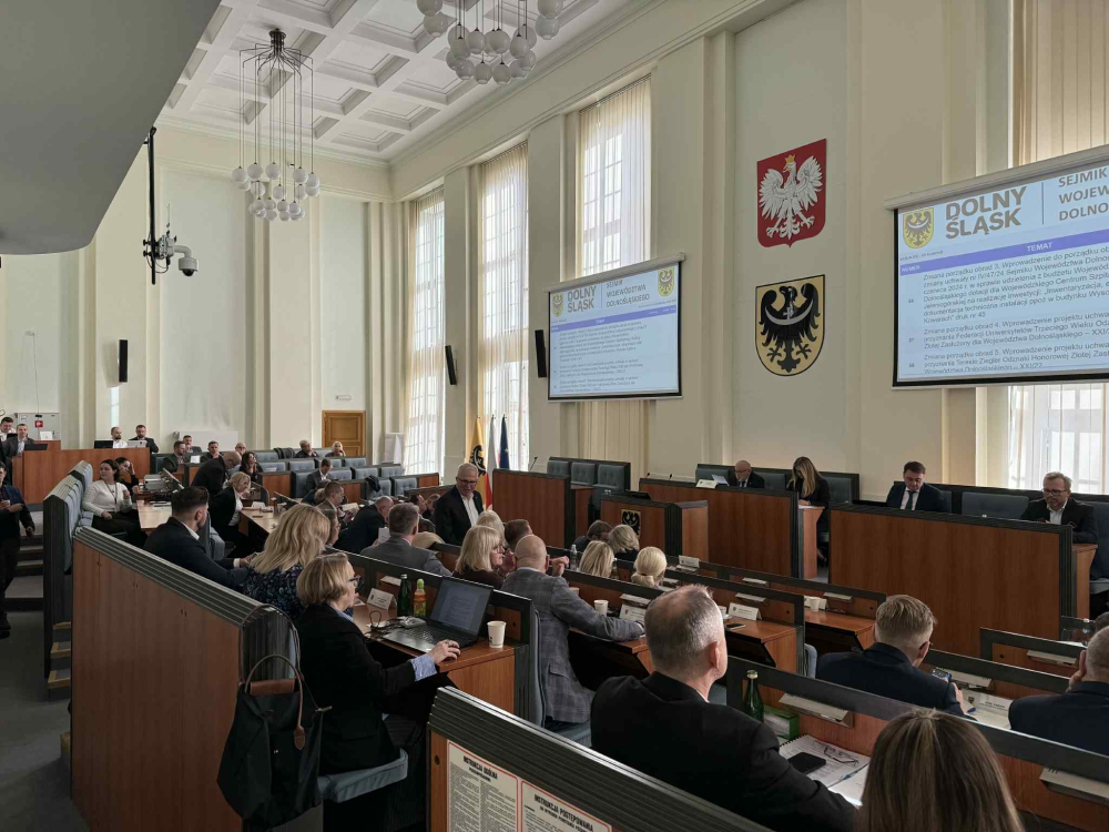 Polityczny impas trwa - KO i PSL nadal bez porozumienia. Dziś sesja sejmiku