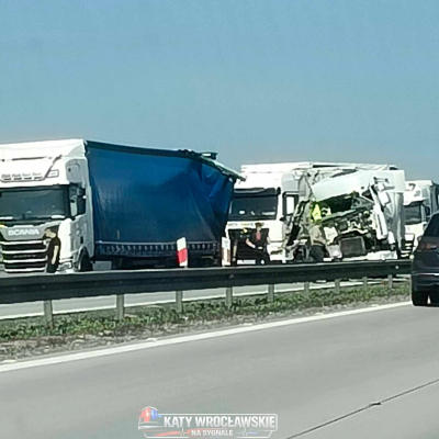 Poważne zderzenie dwóch ciężarówek na A4 w kierunku Wrocławia. Autostrada była zablokowana - 0