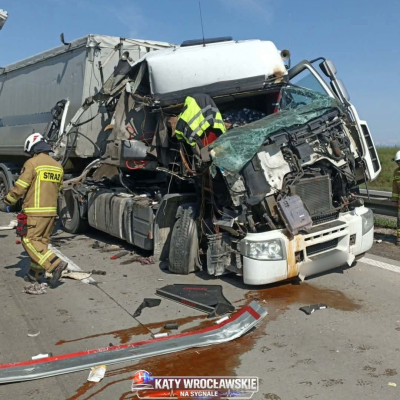 Poważne zderzenie dwóch ciężarówek na A4 w kierunku Wrocławia. Autostrada była zablokowana - 1