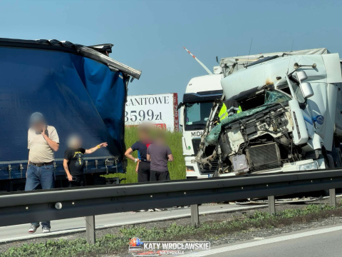 Poważne zderzenie dwóch ciężarówek na A4 w kierunku Wrocławia. Autostrada była zablokowana - 2