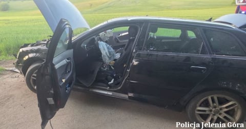 Pijani kierowcy wyeliminowani. Jeden wjechał w ogrodzenie, drugi uciekał przed policją [ZDJĘCIA] - 1